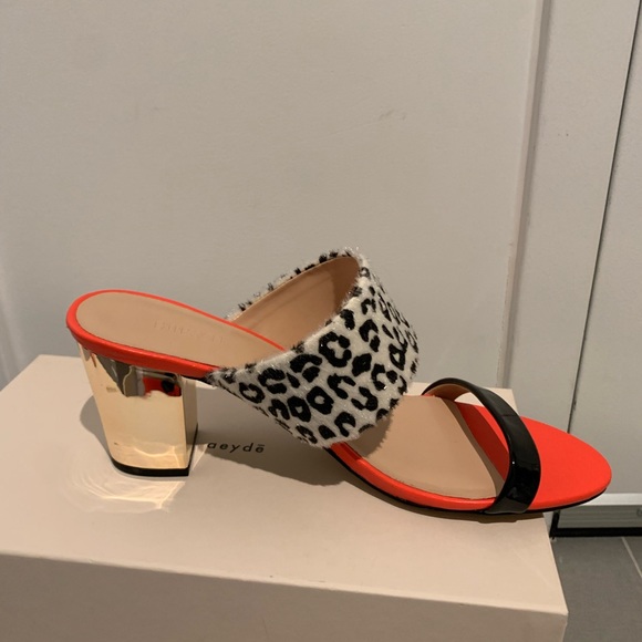 Brand New Expressions Sandals - Picture 9 of 14